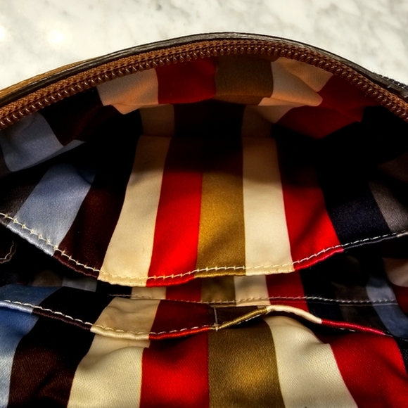 VINTAGE WOMEN'S COACH DENIM MAKEUP BAG IN LEATHER COLOR BLUE WITH BROWN TRIM - Picture 4 of 16